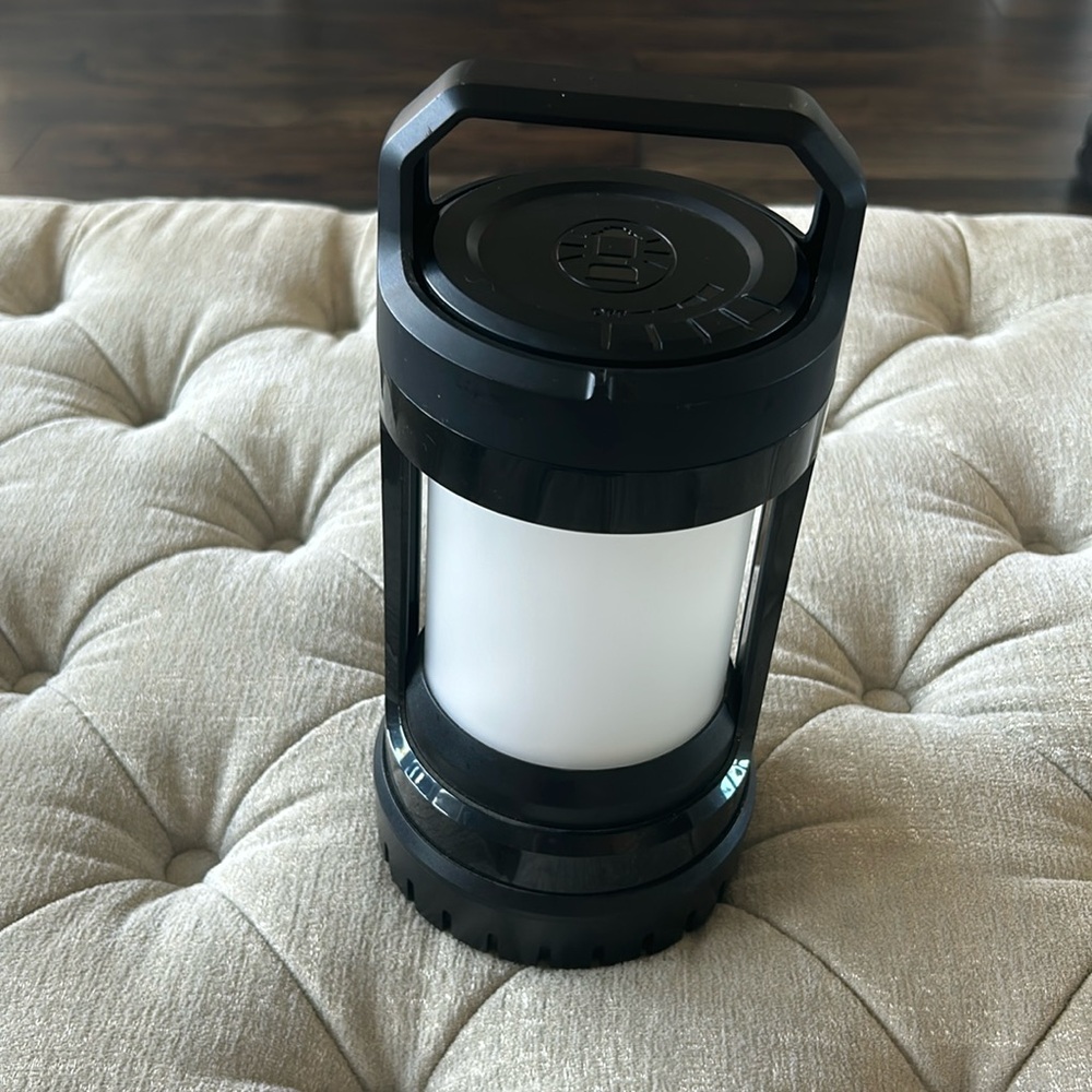 Coleman lantern 11 inches tall takes 4 D SIZE BATTERIES